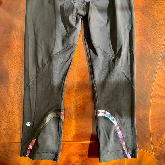 Lululemon Spring Has Sprung Crops- Size 8 - Picture 5 of 8